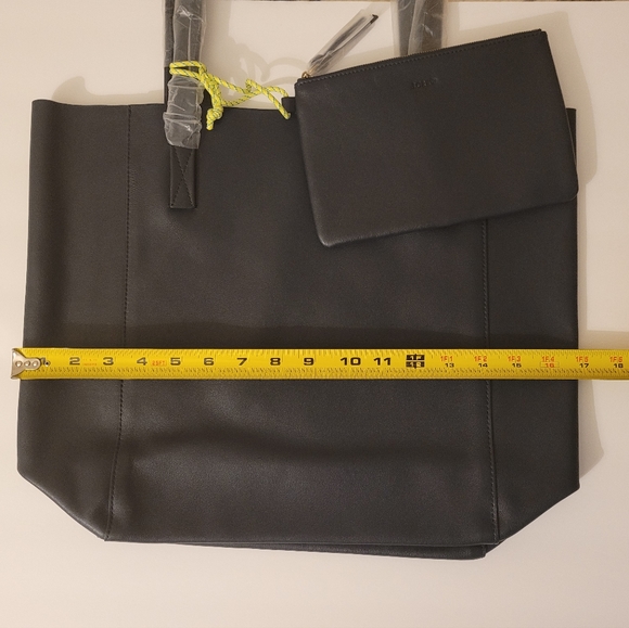 NWT   J Crew - The Carryall Navy Leather Tote Bag - Picture 3 of 4